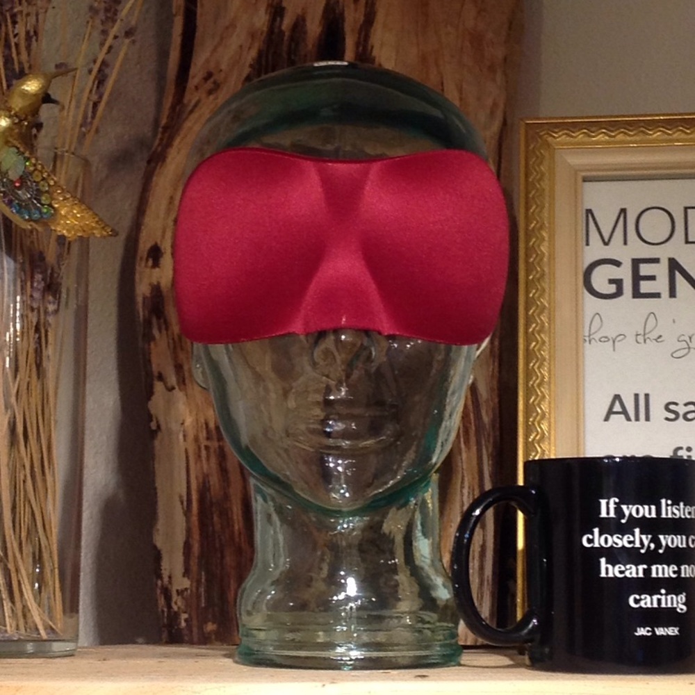 BNWT Eye mask to protect lashes